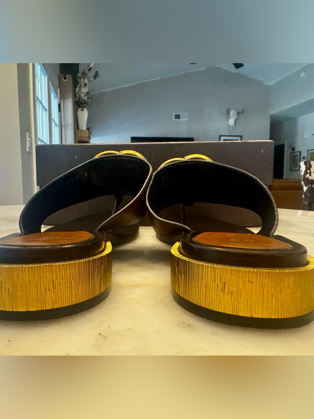 Gucci Brown Leather Thong Sandals with Gold Double-G - Picture 6 of 6